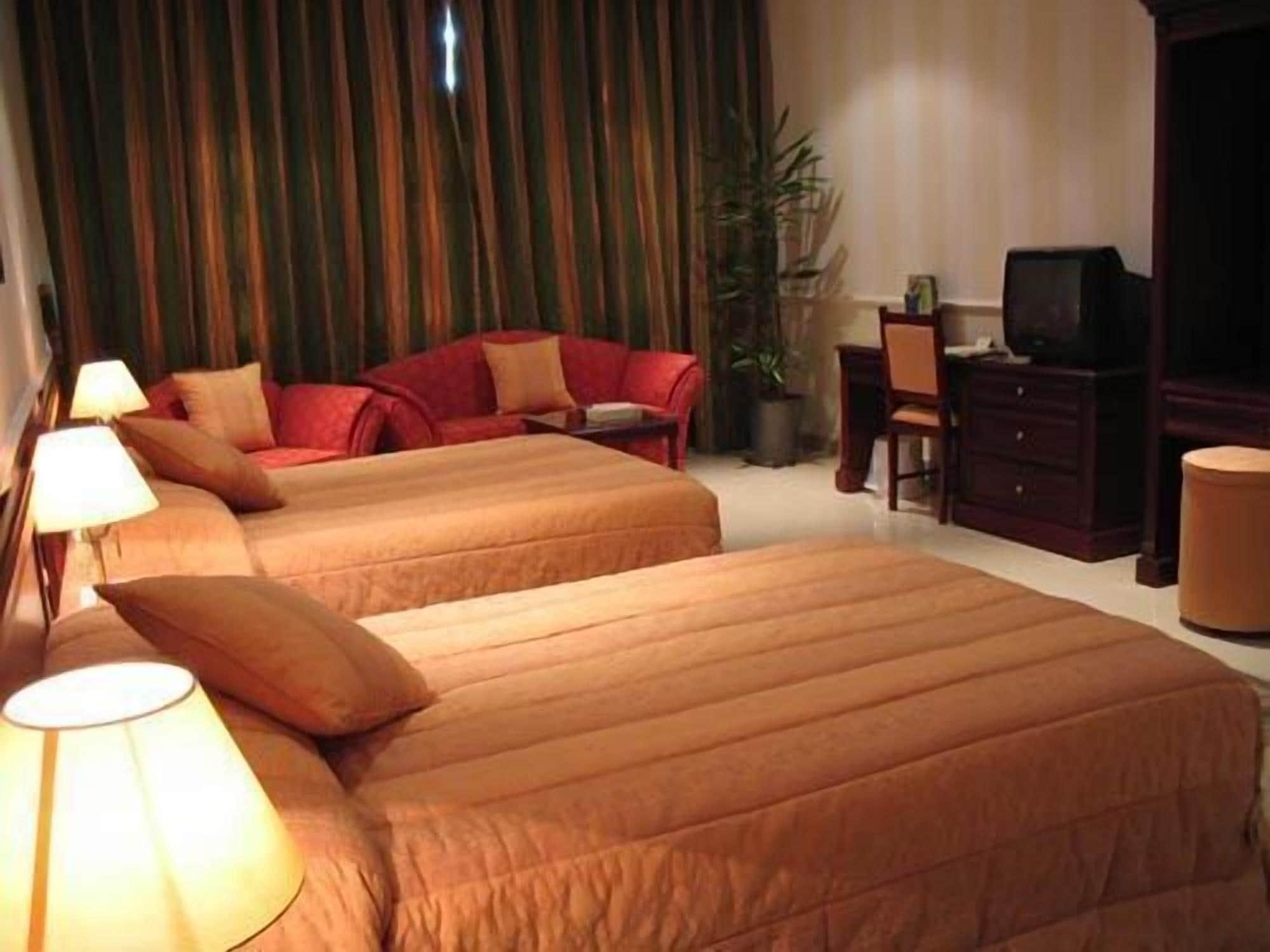 דוחה Al Bustan Hotel מראה חיצוני תמונה
