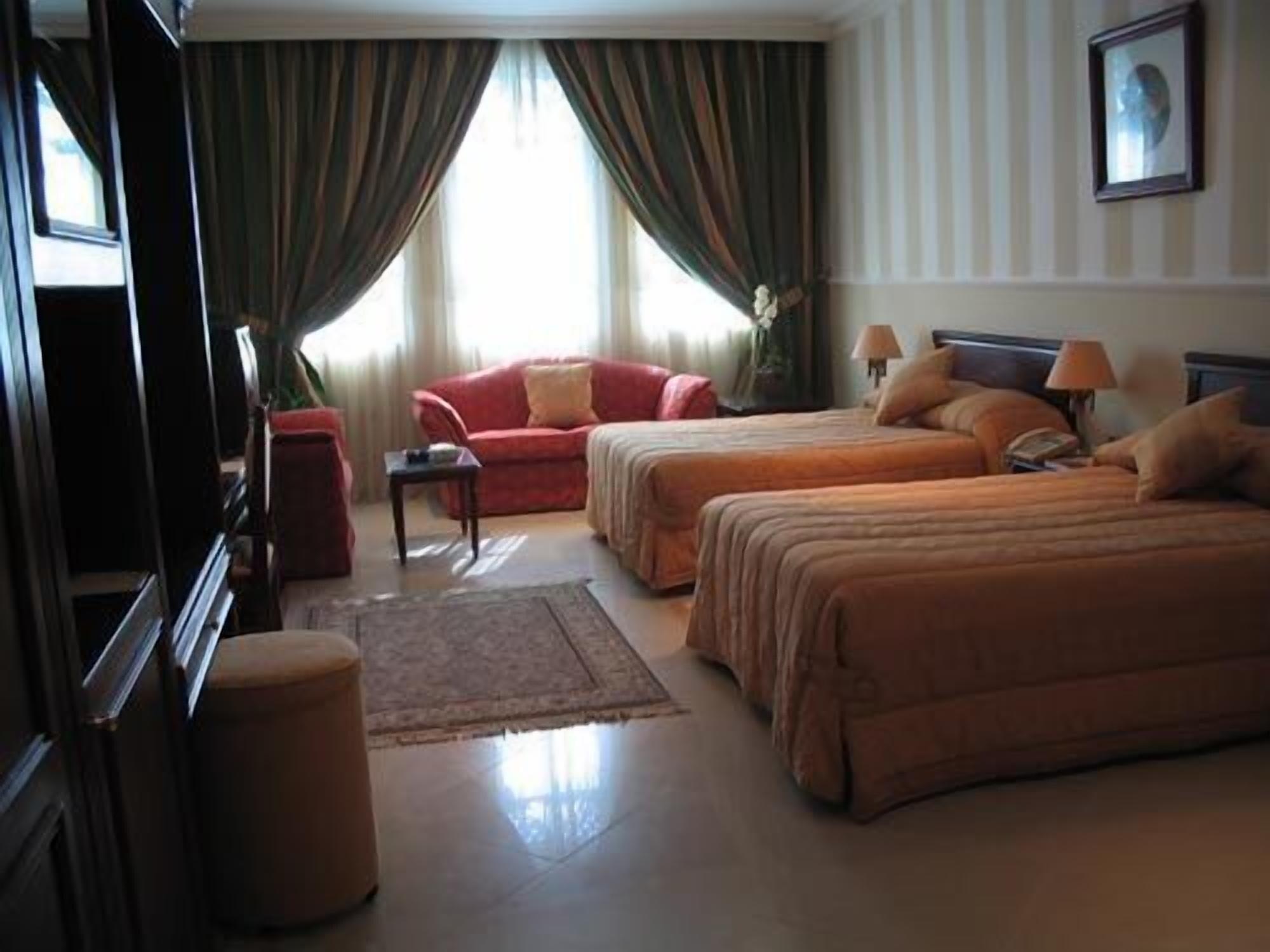 דוחה Al Bustan Hotel מראה חיצוני תמונה