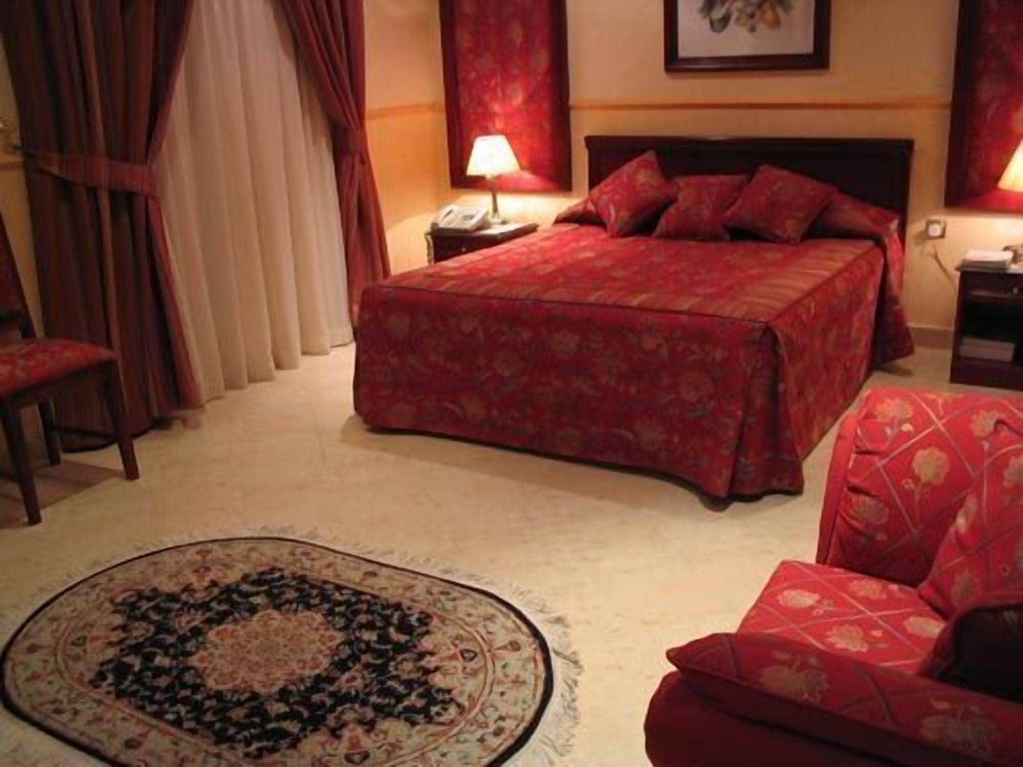 דוחה Al Bustan Hotel מראה חיצוני תמונה