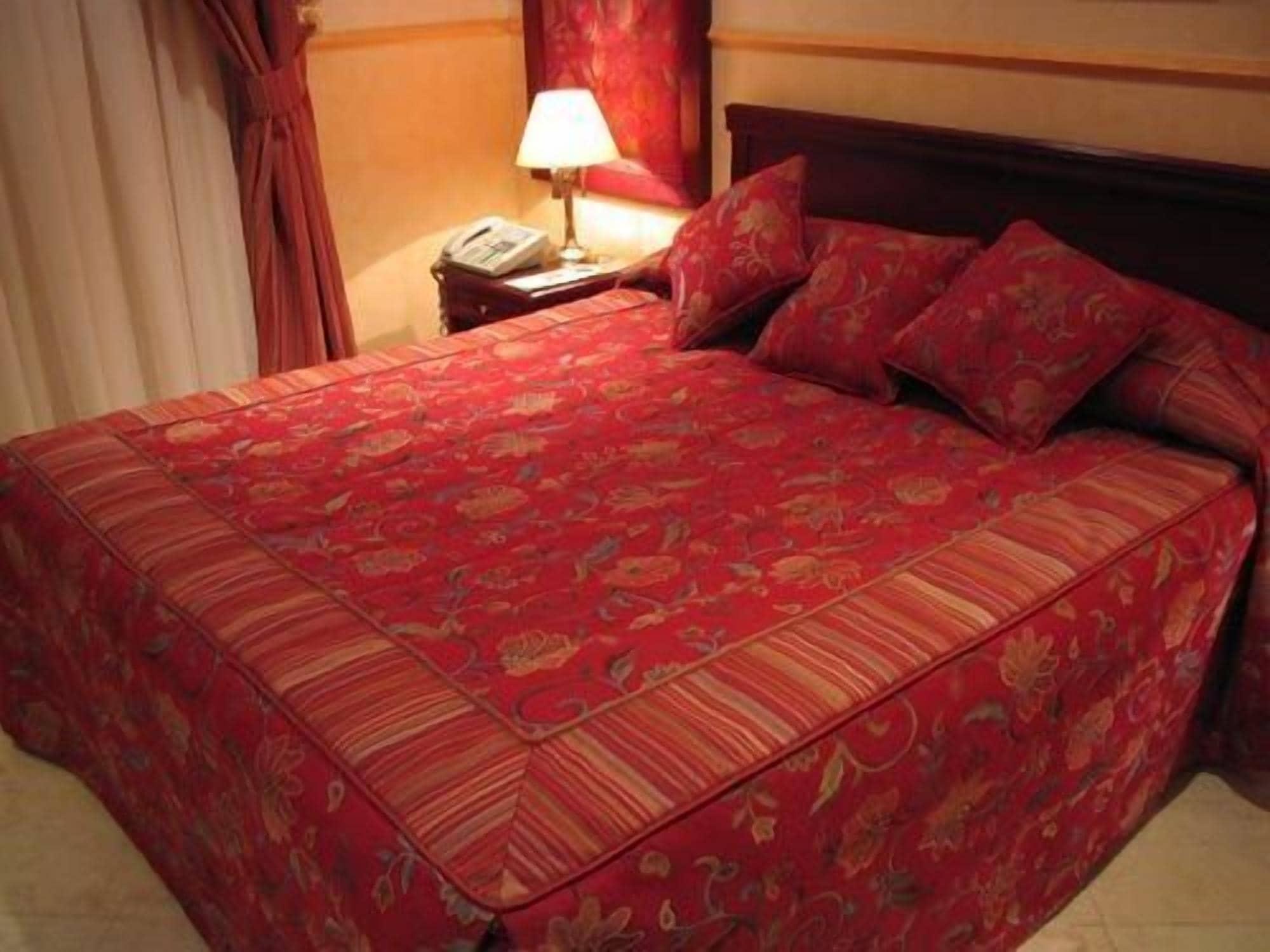 דוחה Al Bustan Hotel מראה חיצוני תמונה