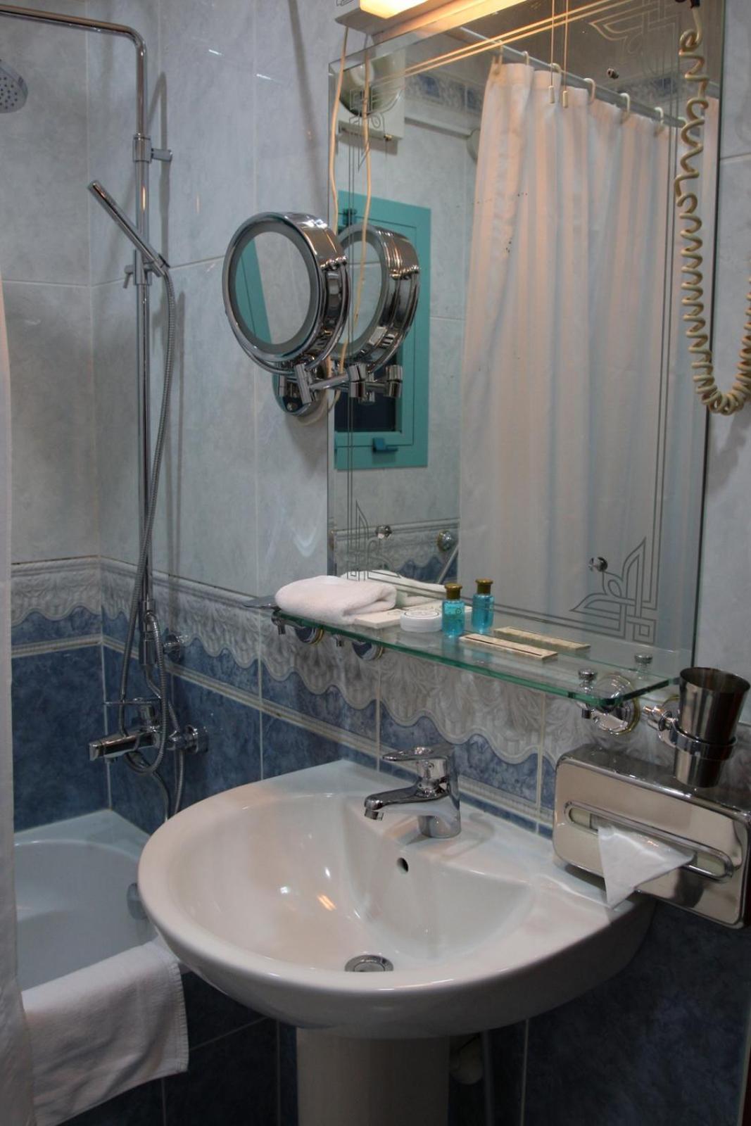 דוחה Al Bustan Hotel מראה חיצוני תמונה