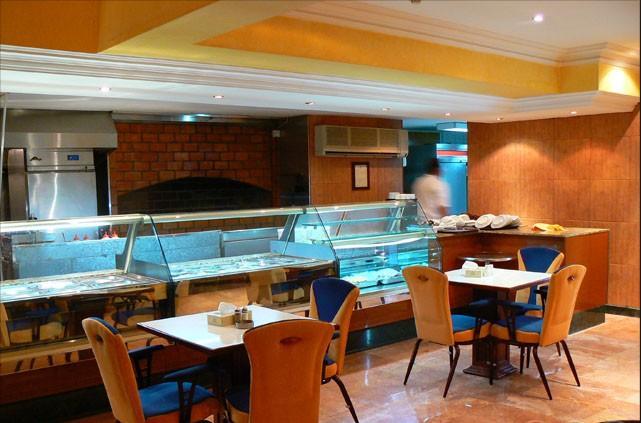 דוחה Al Bustan Hotel מראה חיצוני תמונה